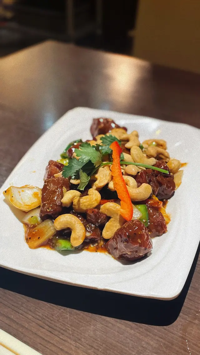 黑椒腰果牛柳粒