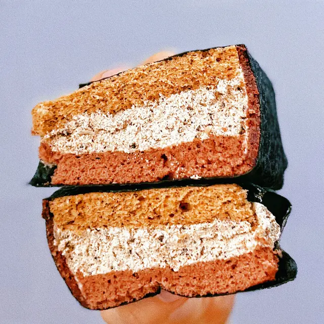 食嘅時候有生朱古力、黑朱古力法式薄碎、黑朱古力脆脆增加口感!蛋糕體同埋忌廉體就以伯爵茶為主,又香又迷人!🤤