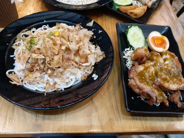 和風芥末燒雞配日式撈麵