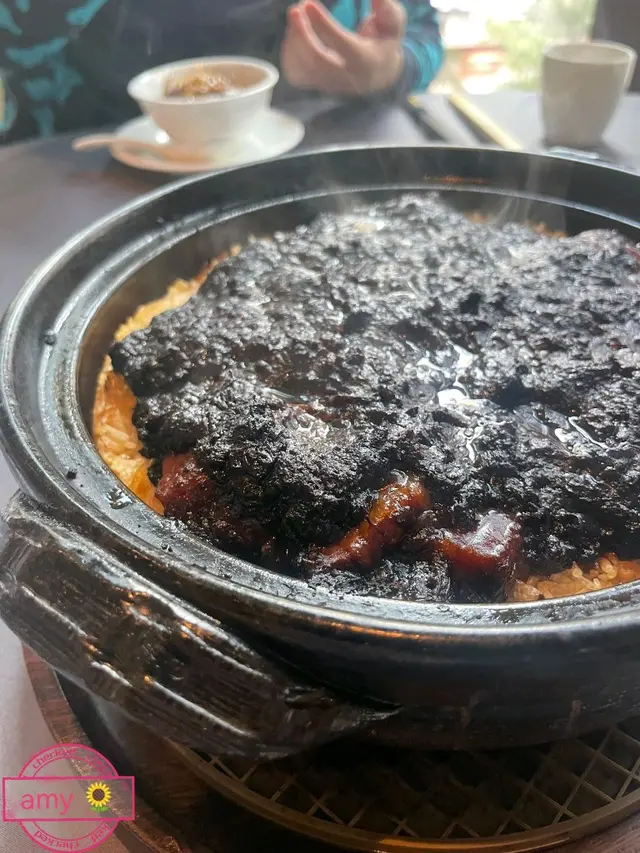 梅乾菜扣肉煲仔飯