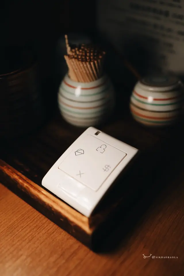 呼叫按鈕很貼心，可惜壞掉了