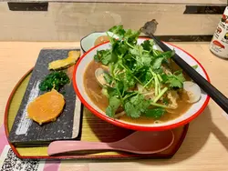 蚝加蚬虾汤面