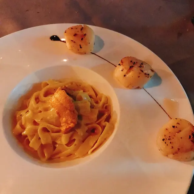 香煎北海道帶子配海膽忌廉意大利寬麵