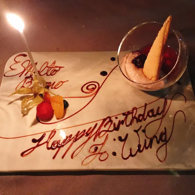 櫻桃乳酪芝士慕絲配金巴利啫喱