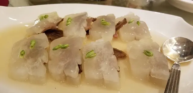 松茸雲腿蒸白肉