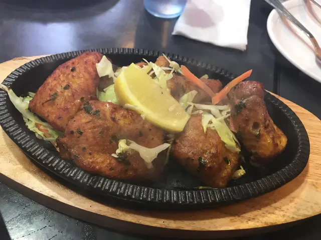 炭燒無骨魚(6件)+咖喱汁+烤餅