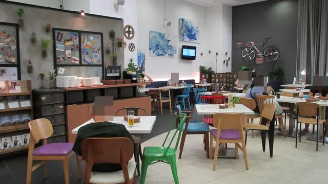 枱與枱之間有很多距離