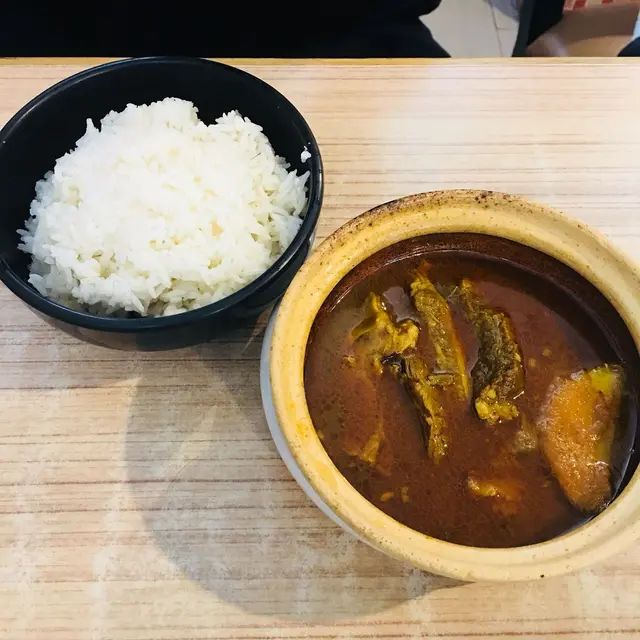 辣咖喱牛腩飯(煲仔)