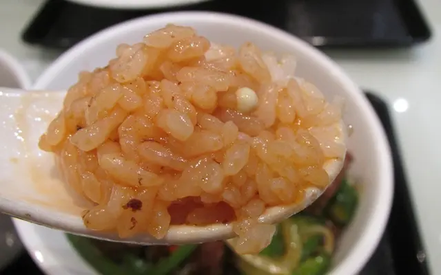 米飯跟牛肉汁拌勻，味道剛剛好