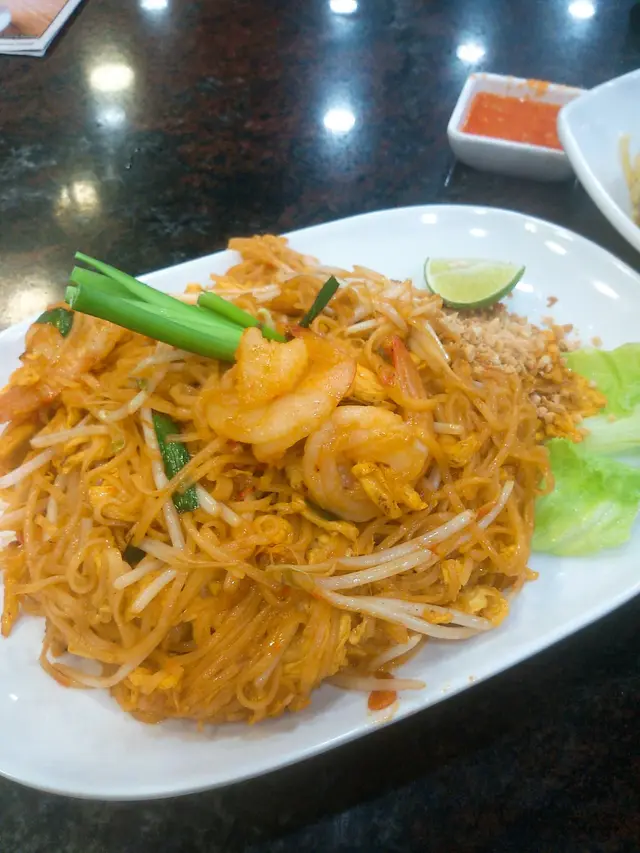 泰式鮮蝦炒金邊粉