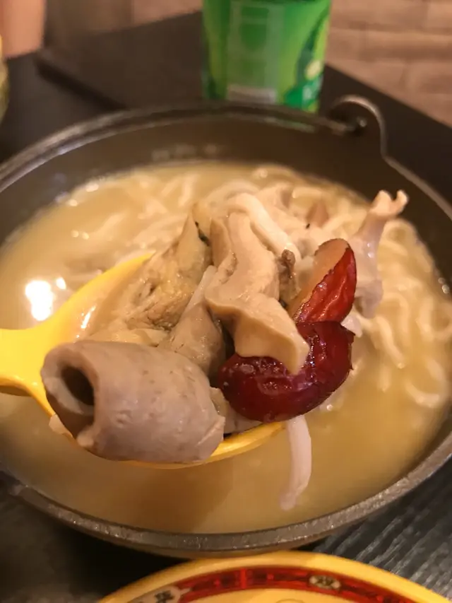 豬肚雞份量多,胡椒味不算太濃, 麵身較稔