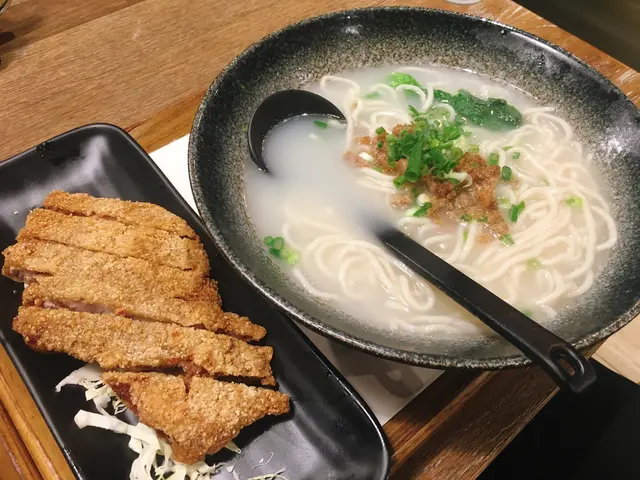 香酥排骨肉燥湯麵