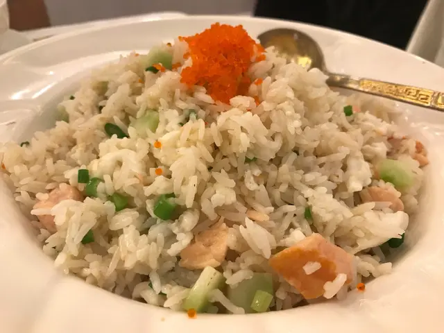 煙三文魚蟹籽蛋白炒飯