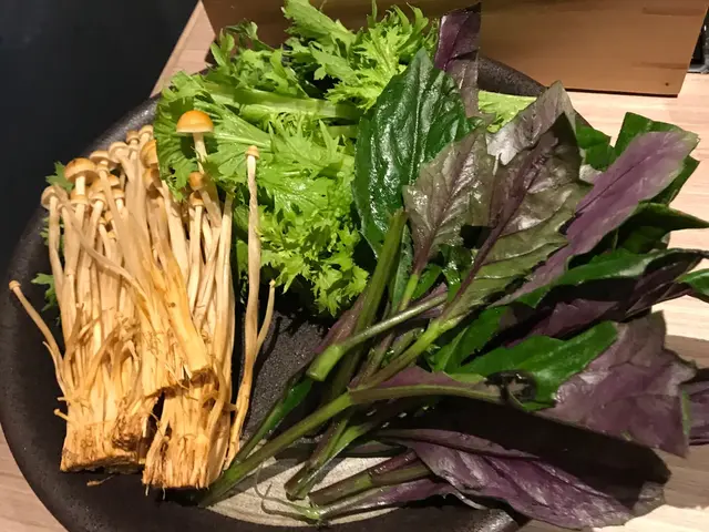 左起: 啡金菇$38,山葵菜$35,水寺前菜$45