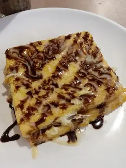 朱古力酱同炼奶，再加香蕉，非常配合，好好味