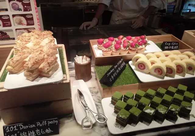 全部甜品賣相好靚、口感唔難食、但非常普通