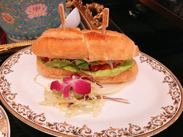 法包香脆，龍蝦新鮮，可惜沒有醬汁，略為嫌乾。