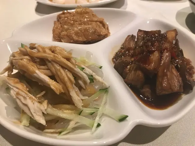 尚點涼伴茄子、香煎素鵝、雞絲粉皮