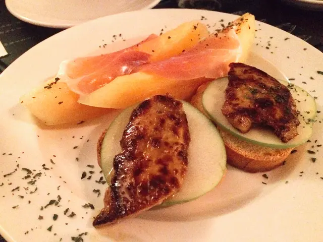 巴馬火腿蜜瓜加青蘋果鵝肝多士