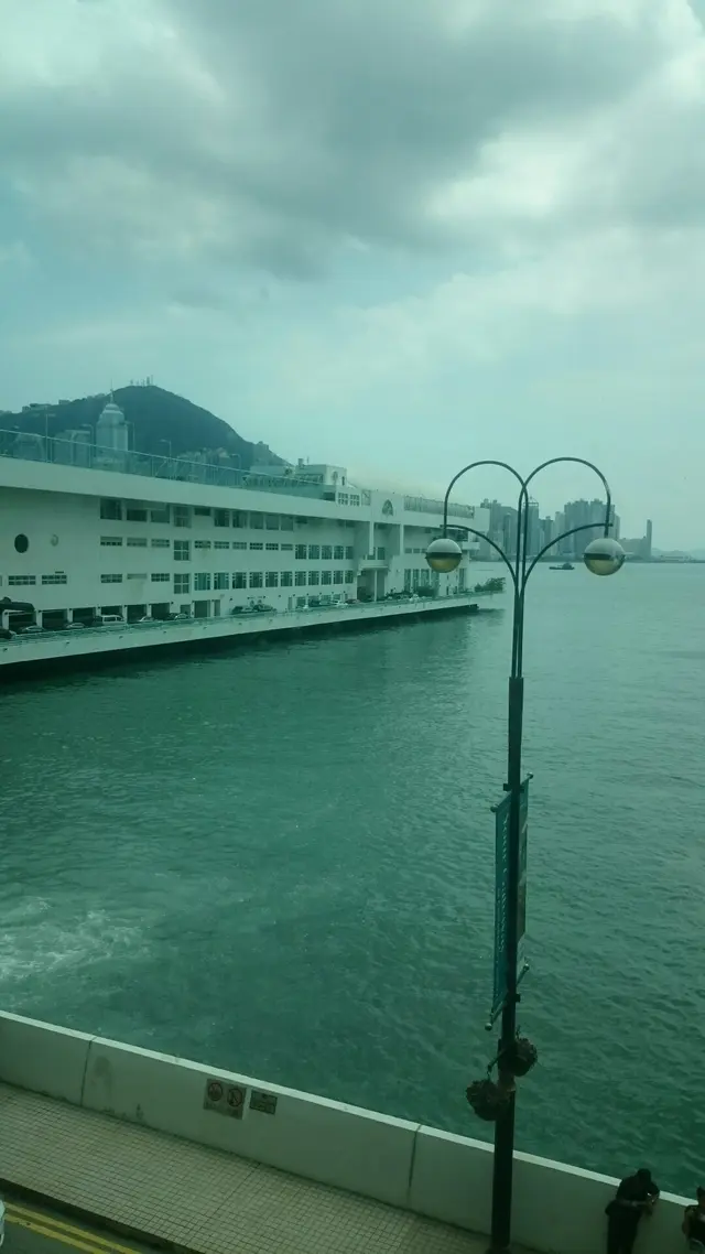 窗邊座位可以欣賞海景