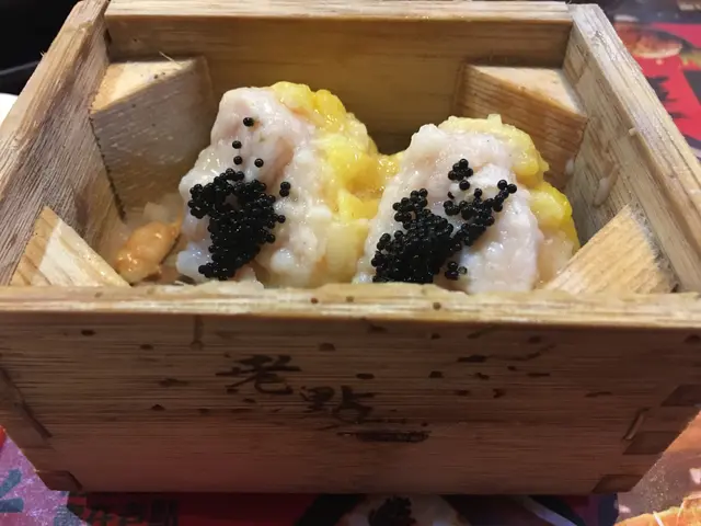 咸香黑魚子蒸燒賣