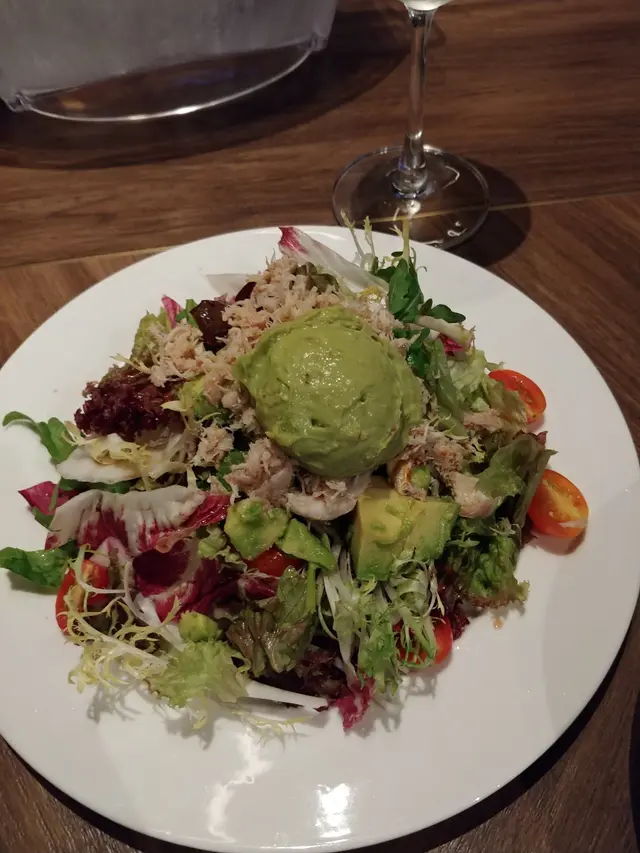 蟹肉牛油果沙律