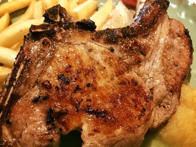 煎豬鞍扒配薯菜