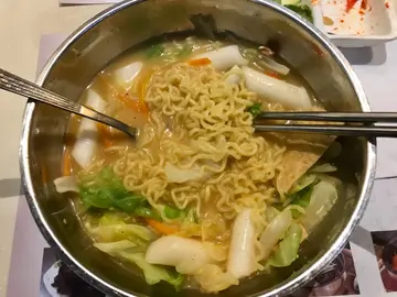 芝士年糕拉面