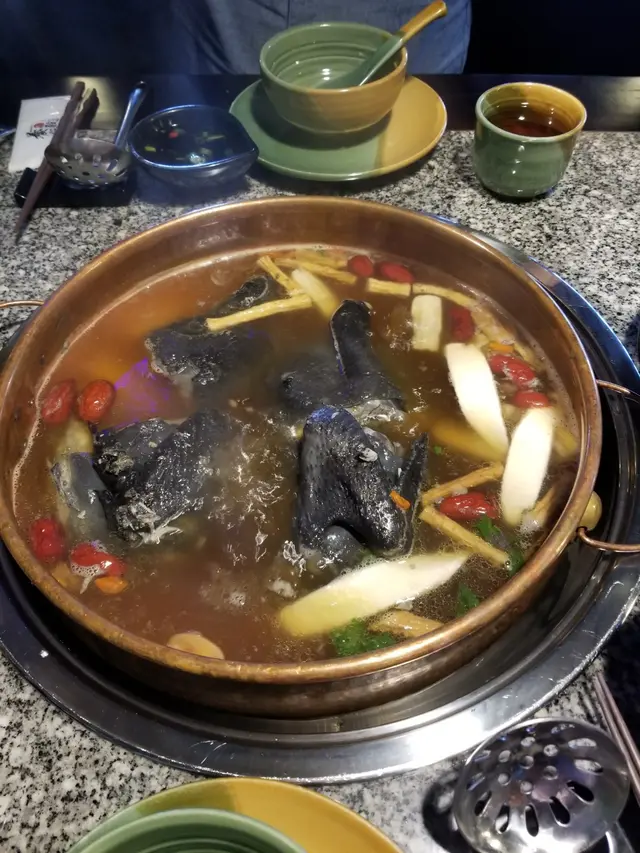 成隻烏雞喺裡面!