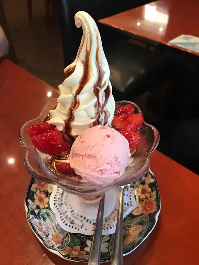 巧克力草莓芭菲