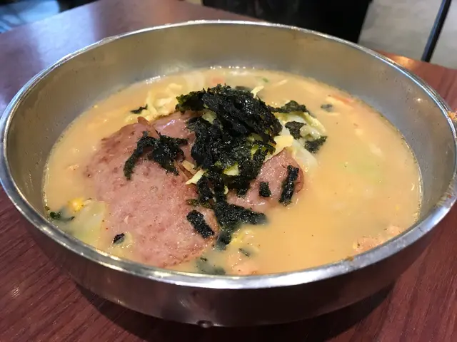 午餐肉芝士麵