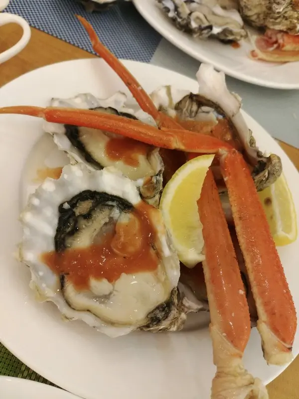 生蠔及蟹腳