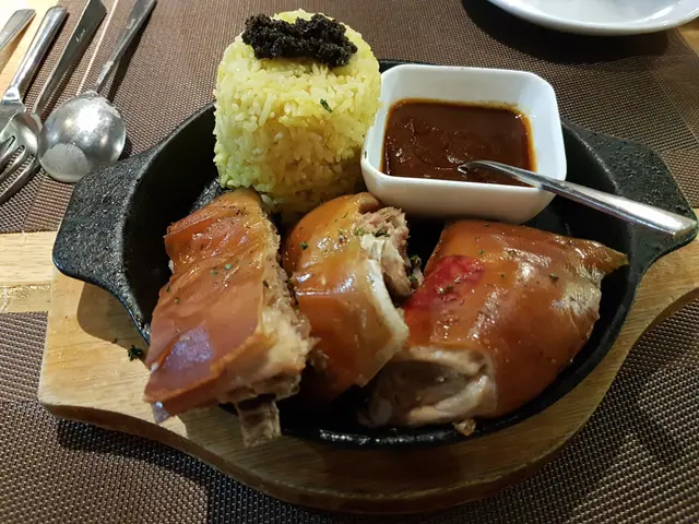 葡式燒乳豬拚黃薑飯