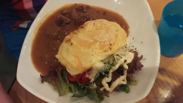 牛肝菌汁牛柳粒牛乳蛋包飯