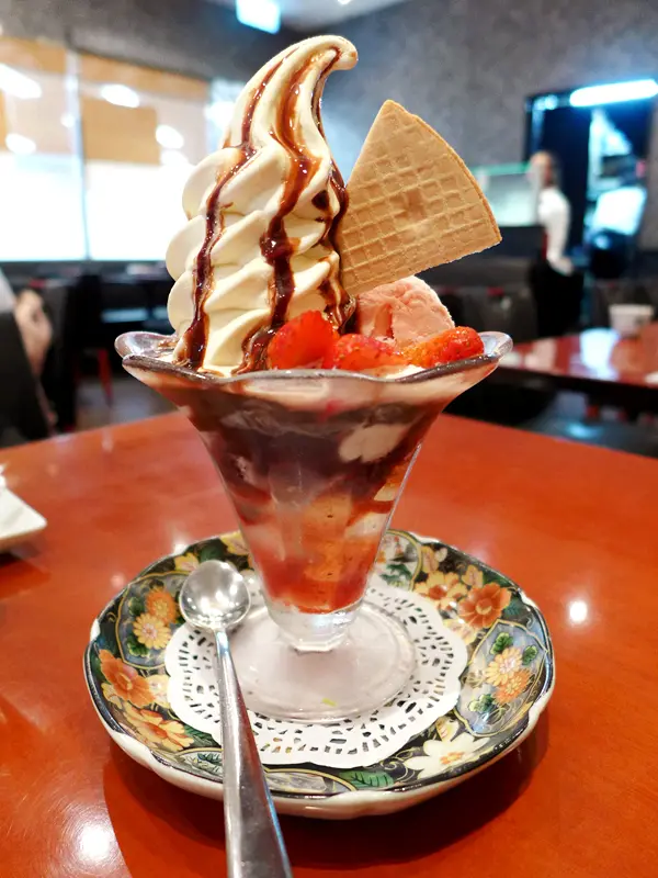 巧克力草莓芭菲