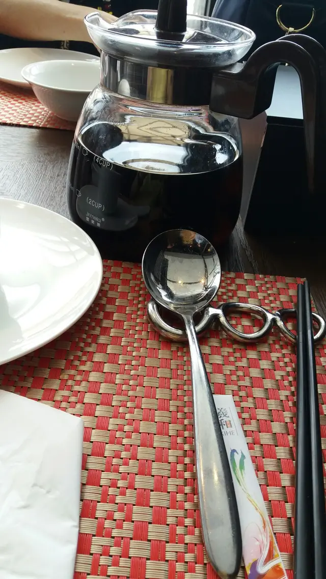 匙羹花,玻璃壼破壞整體環境,普洱茶好快黑