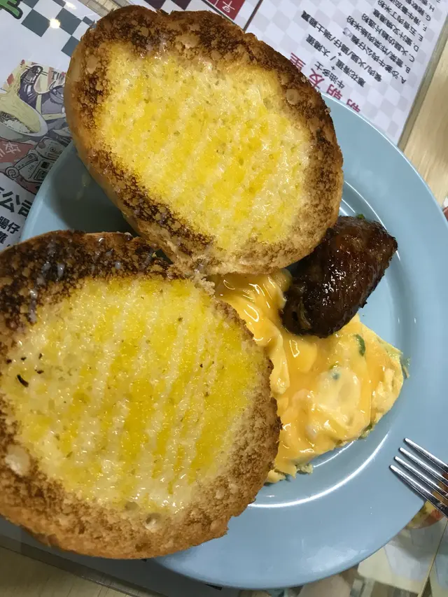 蔥花滑蛋，瑞士雞翼，奶油豬