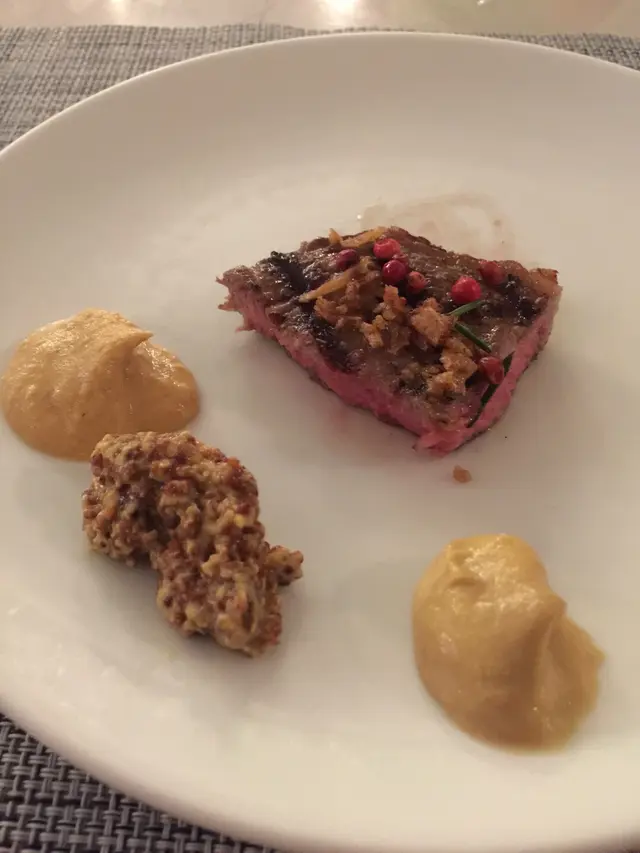 炭燒美國極佳級純種黑毛安格斯肉眼扒配紅酒汁