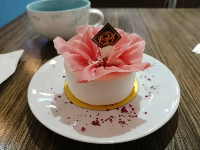 玫瑰黑加侖子蛋糕