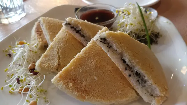 非凡意式黑松露比薩, 香氣逼人, 係絕對要點的小食

非凡意式黑松露比薩, 香氣逼人, 絕對要試!
 