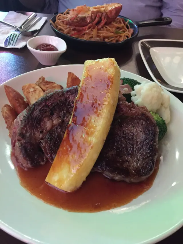 紐西蘭肉眼扒配焦糖菠蘿