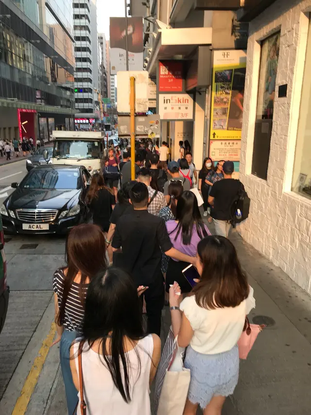 到達時已有很長的人龍