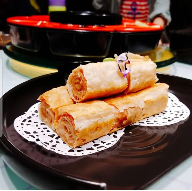 好似sausage roll, 都係好難食