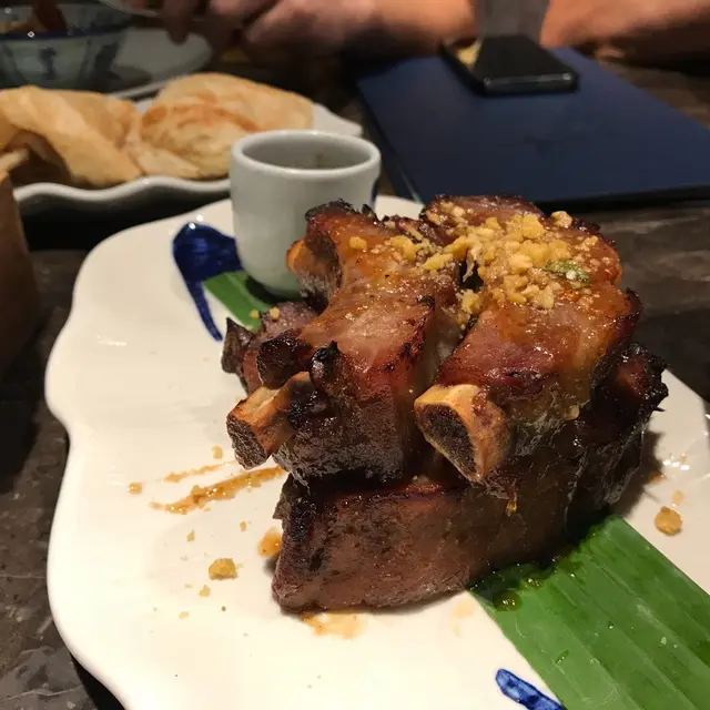 慢煮嫩排骨配辣味羅望子汁