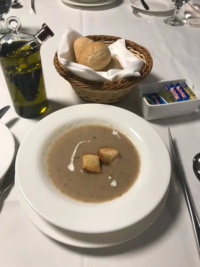 牛扒套餐，環境清靜  每張枱有一定距離