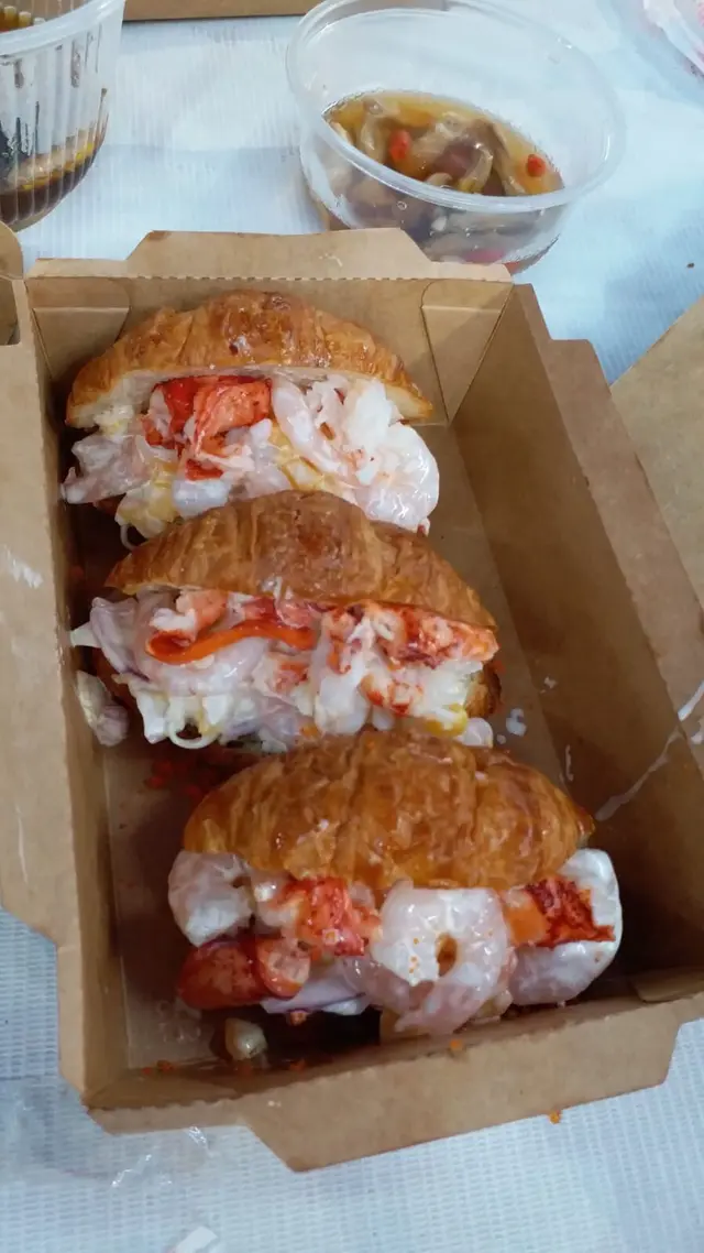 呢個超級多龍蝦虎蝦,店主好邪惡以本傷人呀