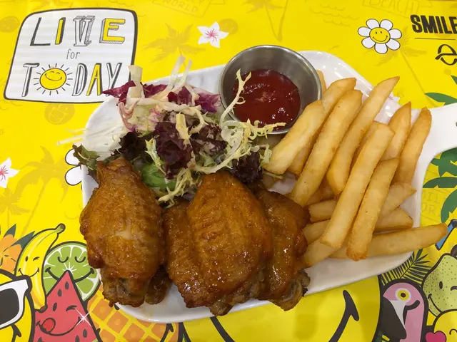 蜜香雞翼配薯菜