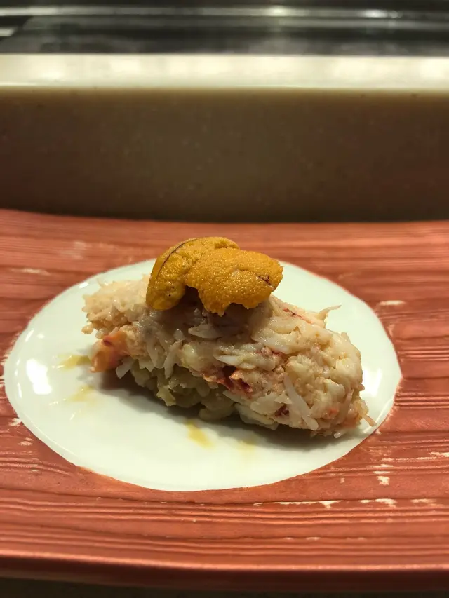 毛蟹是這陣子當造的食材，相當鮮甜。蟹肉份量有夠多，加上柔嫩甜美的海膽，更覺豐腴。