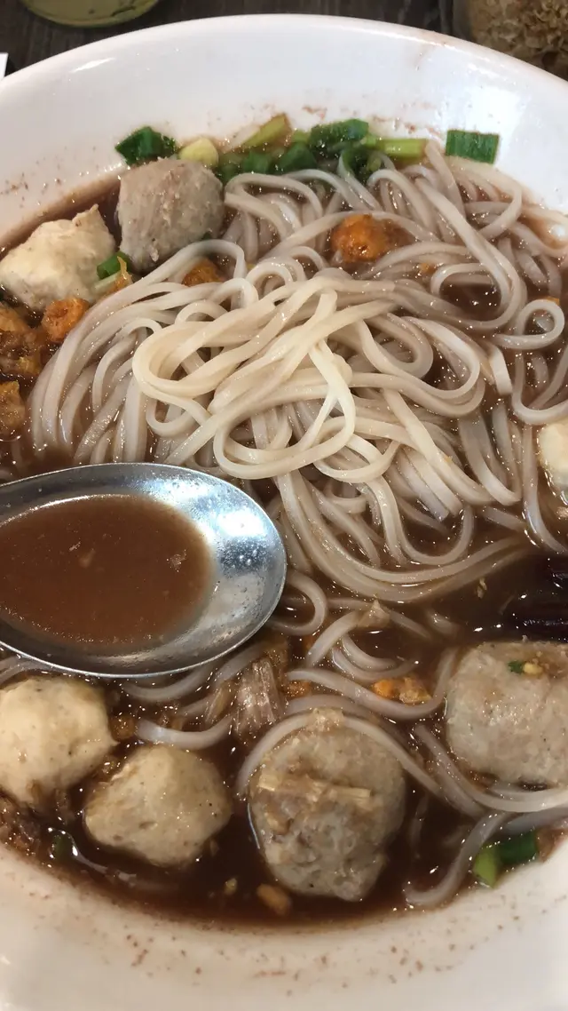 牛丸豬肉丸金邊粉