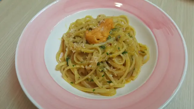 鮮海膽、蒜蓉及香菜意大利扁意粉